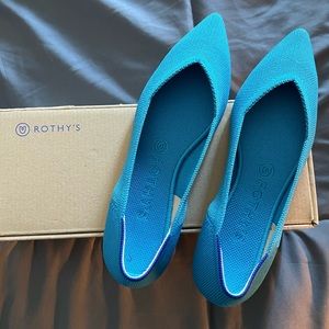 BN Rothy’s Peacock Points flat size 8.5
